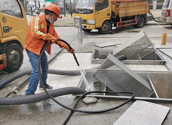青湖路街道隔油池清理